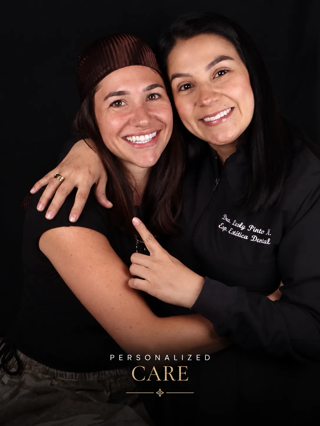 Patient with Dra. Lesly Pinto after porcelain veneers treatment